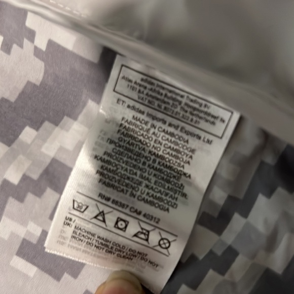 Mens Adidas size small wind breaker light jacket - Picture 9 of 9